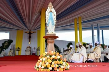 Messe au “Japoma Stadium” (Douala), 17 avril 2026 © Vatican Media 
