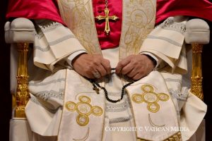 Prière du Rosaire pour invoquer la paix, 11 avril 2026 © Vatican Media  