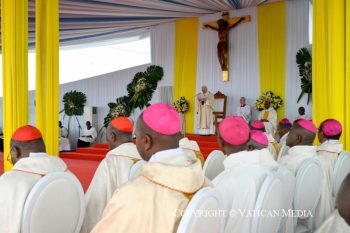 Messe au “Japoma Stadium” (Douala), 17 avril 2026 © Vatican Media 