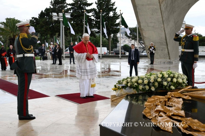 Voyage apostolique en Algérie : Visite du monument aux martyrs Maqam Echahid, 13 avril 2026 © Vatican Media