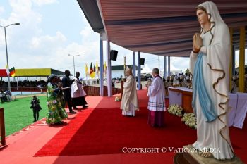 Messe au “Japoma Stadium” (Douala), 17 avril 2026 © Vatican Media 