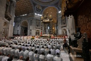 Lors de la messe chrismale, le matin du Jeudi saint, le pape Léon XIV invite les fidèles et les ministres de l’Église à redécouvrir une mission enracinée dans le dépouillement, la rencontre et la fidélité au Christ, jusque dans l’épreuve.
