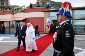 Le pape avec le prince Albert II, au moment de son départ © Vatican Media