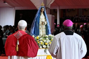 « Le rosaire nous engage à aimer chaque personne d’un cœur de mère » © Vatican Media