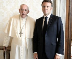 Le pape François avec le président Macron au Vatican le 24 octobre 2022 © Vatican Media