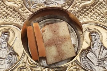 Les catholiques orientaux n'utilisent pas d'hostie pour l'Eucharistie, mais du pain fabriqué avec du levain © P. Marius Khairallah