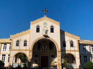 La cathédrale du Christ-Roi de Loikaw, occupée par l’armée en 2023, a rouvert ses portes pour la messe de Pâques. © Asianews