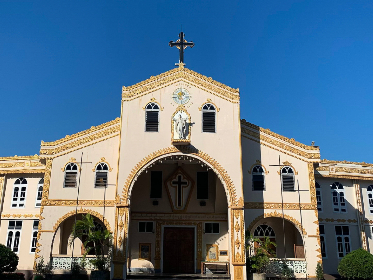 La cathédrale du Christ-Roi de Loikaw, occupée par l’armée en 2023, a rouvert ses portes pour la messe de Pâques. © Asianews