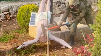 Cette image, prise et largement diffusée le 20 avril, est rapidement devenue emblématique des tensions plus générales qui entourent le conflit en cours dans la région © X / Utilisée conformément à l'article 27a de la loi sur le droit d'auteur 