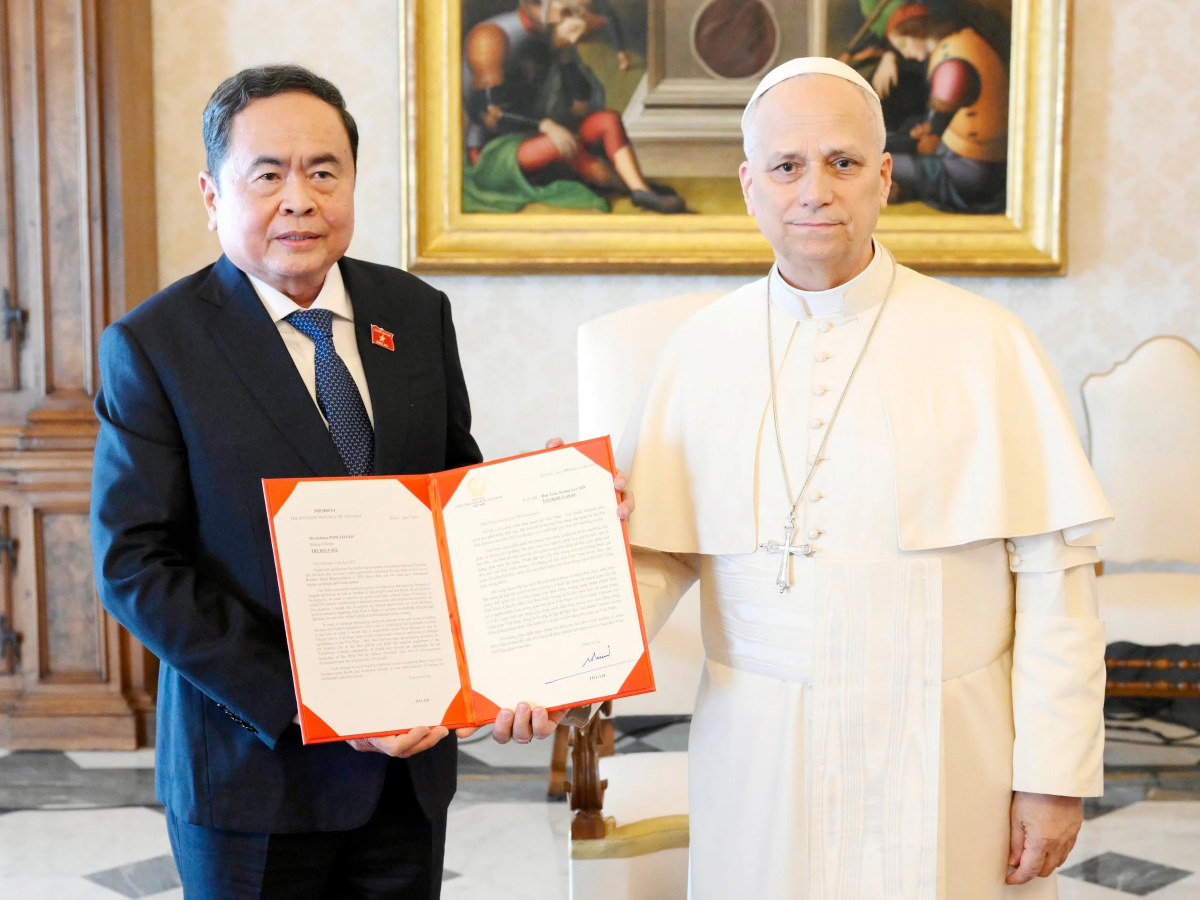 Le président de l’Assemblée nationale, Tran Thanh Man, le 11 avril avec le pape Léon XIV au Vatican. © vietnam.vn