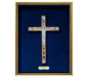 Croix offerte à la communauté des Sœurs Missionnaires augustines à Bab El Oued © Vatican Media