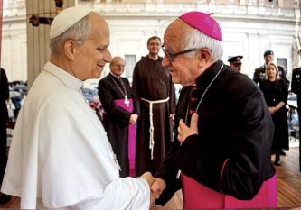 Le pape salue Mgr Riocreux, 24 septembre 2025 © Vatican Media 
