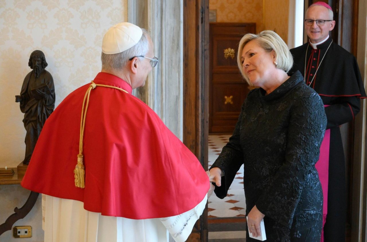 Le pape Léon XIV reçoit en audience la présidente islandaise Halla Tomasdottir © VATICAN MEDIA