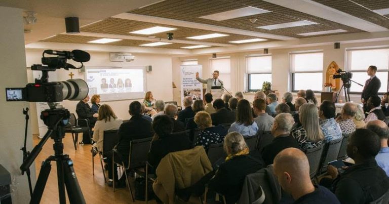 Plus de 80 personnes se sont réunies au Grand Séminaire de Montréal le 9 mai dernier pour assister à un panel réunissant quatre experts sur les enjeux de la laïcité et du vivre-ensemble au Québec. (Photo : Bruno Olivier/Fondation du Grand Séminaire de Montréal)