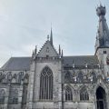 Dédicacée le 1er juin 1026, la collégiale de Walcourt fut élevée au rang de basilique par le pape Pie XII en 1950. © CathoBel/CL