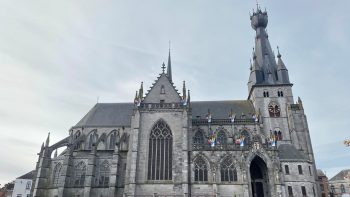 Dédicacée le 1er juin 1026, la collégiale de Walcourt fut élevée au rang de basilique par le pape Pie XII en 1950. © CathoBel/CL