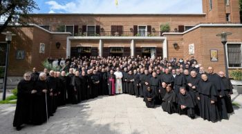 Le pape Léon XIV a rencontré environ 220 religieux augustins issus de différentes communautés d'Espagne © Vatican Media