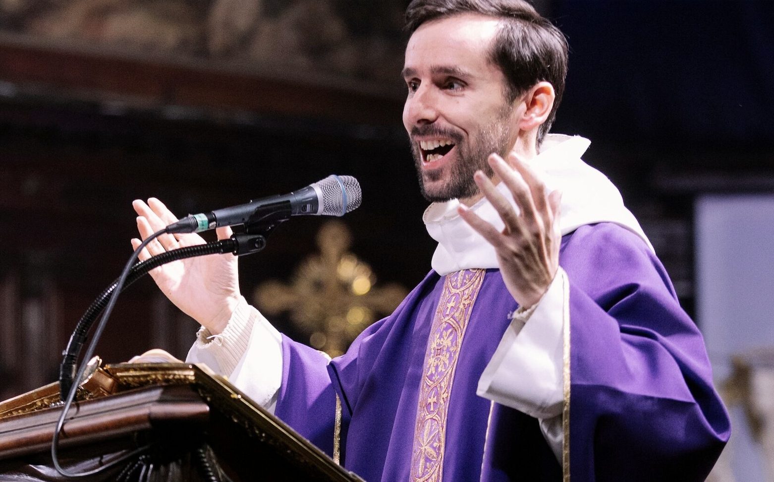 "Unité qui lie la Parole et le Sacrement dans la célébration eucharistique"© frejustoulon.fr