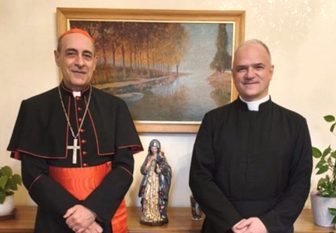 Le cardinal Fernández et le P. Davide Pagliarini le 12 février 2026 © Vatican Media