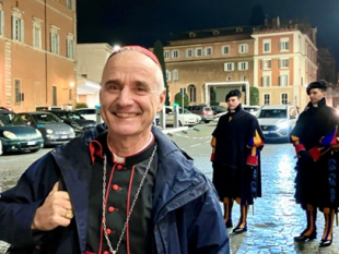 Le cardinal Vesco sortant du Consistoire extraordinaire le 8 janvier 2026 © Anne van Merris