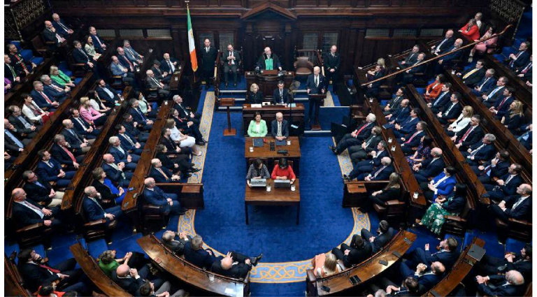 Le 17 juin, le Dáil irlandais a adopté, par 86 voix contre 70, un projet de loi visant à supprimer le délai d’attente