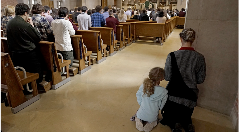 L’Église catholique reste une puissante destination spirituelle pour de nombreux Américains © AP/Charlie Riedel