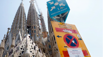 Signalisation de la visite du pape à la Sagrada Familia © QUIQUE GARCÍA/EFE