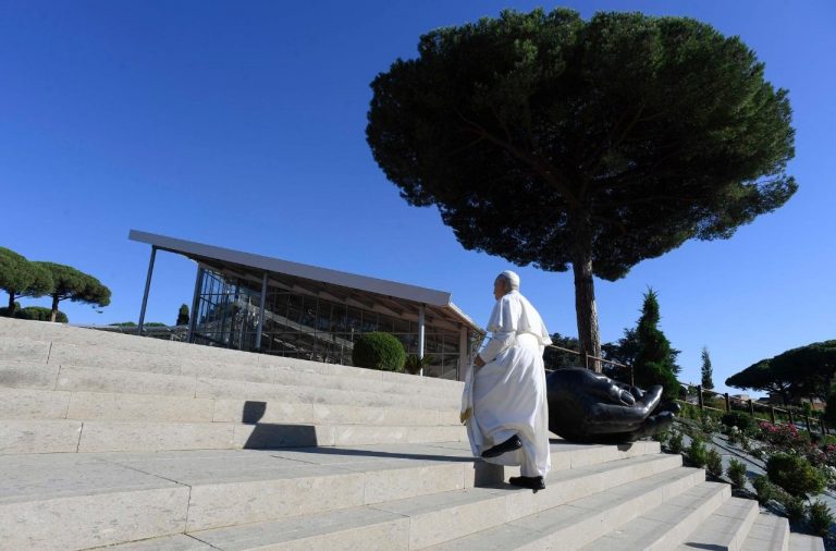Le pape Léon XIV lors de l'inauguration du Borgo Laudato si' © Vatican Media