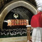 Le pape Léon XIV sur la tombe de saint Charbel le 1er décembre 2025 © saintcharbel.com