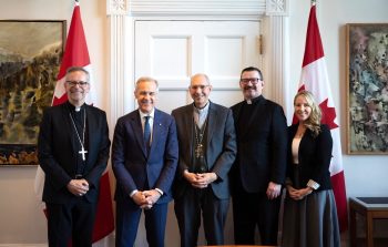 Avec le 1er ministre Mark Carney : " Créer des liens avec les élus de notre pays" © Mgr Pierre Goudreault