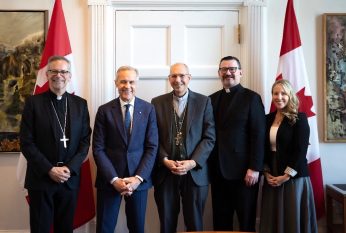 Avec le 1er ministre Mark Carney : " Créer des liens avec les élus de notre pays" © Mgr Pierre Goudreault