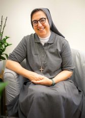 "Elle unit la rigueur critique d’une économiste à la spiritualité salésienne du soin des jeunes et des plus démunis" © humandevelopment.va