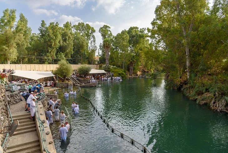 Site baptismal de Yardenit, sur le Jourdain © Wikimedia