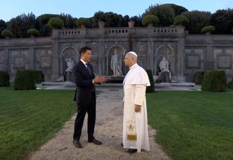 Le pape avec un journaliste américain à Castel Gandolfo, 29 juillet 2026 © Youtube/NBC Nightly news