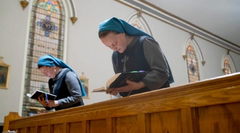 Les sœurs Theresa Aletheia et Danielle Lussier © Natosha / NPR