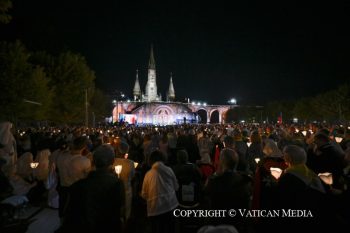 Prière du Saint Rosaire et procession aux flambeaux, 27 septembre 2026 © Vatican Media