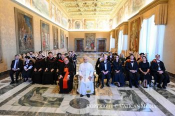 Salutation du Saint-Père aux membres de la délégation de l’« Oriel College » de l’université d’Oxford, 4 septembre 2026 © Vatican Media 