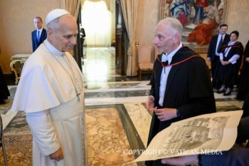 Salutation du Saint-Père aux membres de la délégation de l’« Oriel College » de l’université d’Oxford, 4 septembre 2026 © Vatican Media