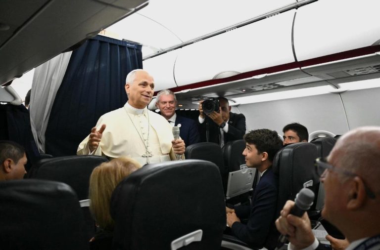 Le retour à Rome devant 80 journalistes, 28 septembre 2026 © Vatican Media 