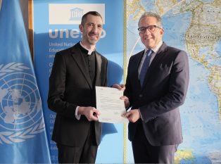 Mgr Campisi présentant ses lettres de créance au directeur général de l'UNESCO, Khaled El-Enany, 18 décembre 2025 © Mission permanente du Saint-Siège à l'UNESCO