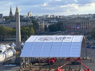 Préparatifs de la messe sur la place de la Concorde à Paris © Mgr Jean-Yves Riocreux