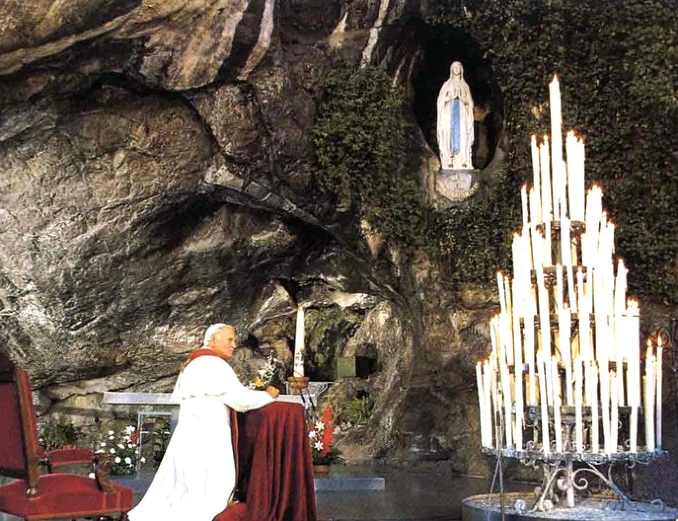 Saint Jean-Paul II à Lourdes en août 1983 © Wikipedia.org