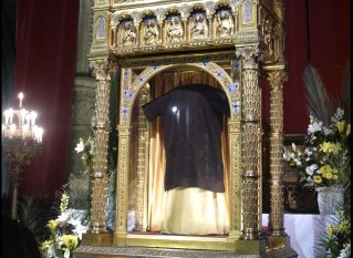 La Sainte tunique n'est habituellement déployée que tous les 50 ans © wikipedia.org