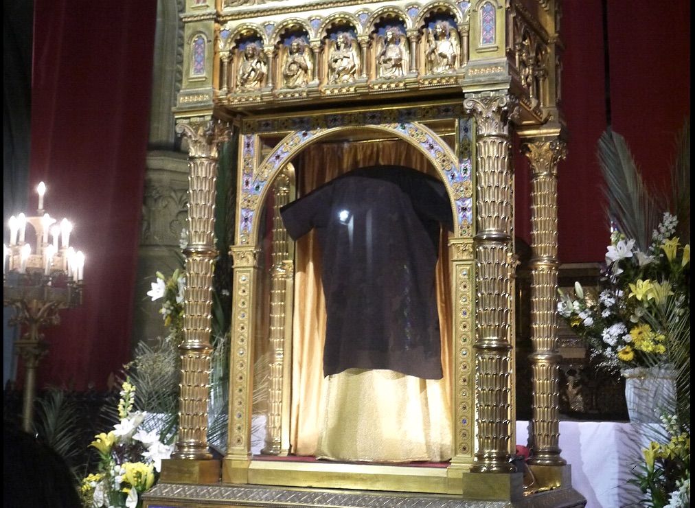 La Sainte tunique n'est habituellement déployée que tous les 50 ans © wikipedia.org