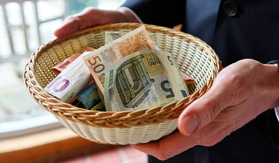 Près de la moitié des fonds — 48,1 % — provenait de dons et de quêtes