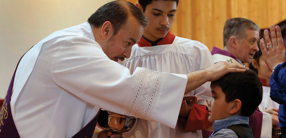 Diacres, communion et bénédiction eucharistique