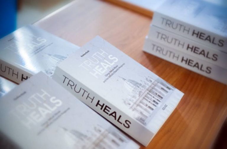 Le défi plus large soulevé par « Truth Heals » va au-delà de la communication de crise.