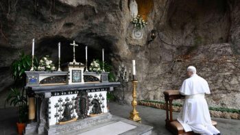 Le Saint-Père prononcera une prière émouvante pour la France et les familles françaises