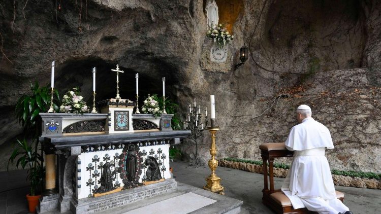 Le Saint-Père prononcera une prière émouvante pour la France et les familles françaises