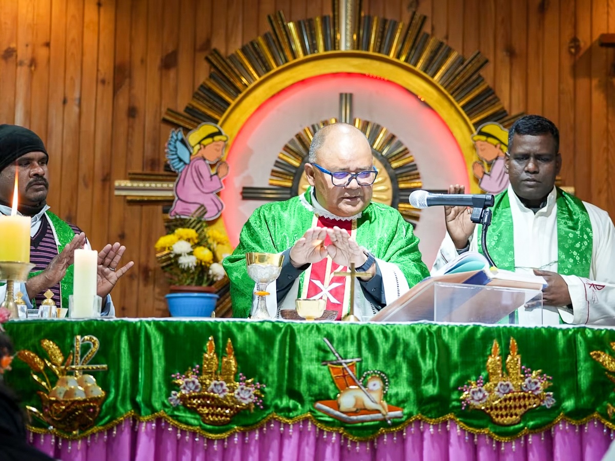Le père Silas Krishna Bogati, administrateur apostolique du Népal, le 22 avril 2025 dans la cathédrale de Katmandou. © Catholic Communication Nepal